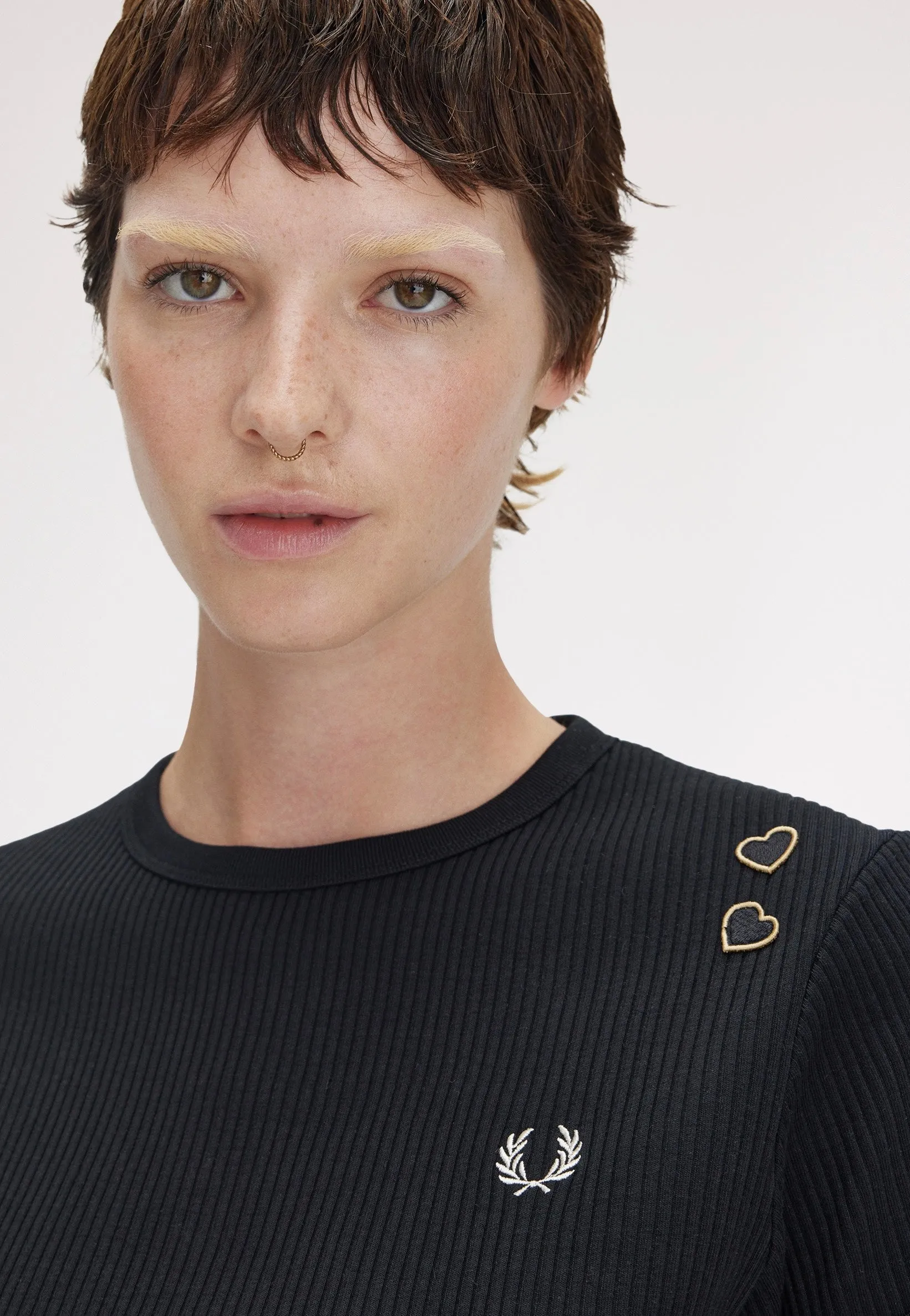 Fred Perry x Amy Winehouse - Ribbed Black - T-Shirt Street Vibe