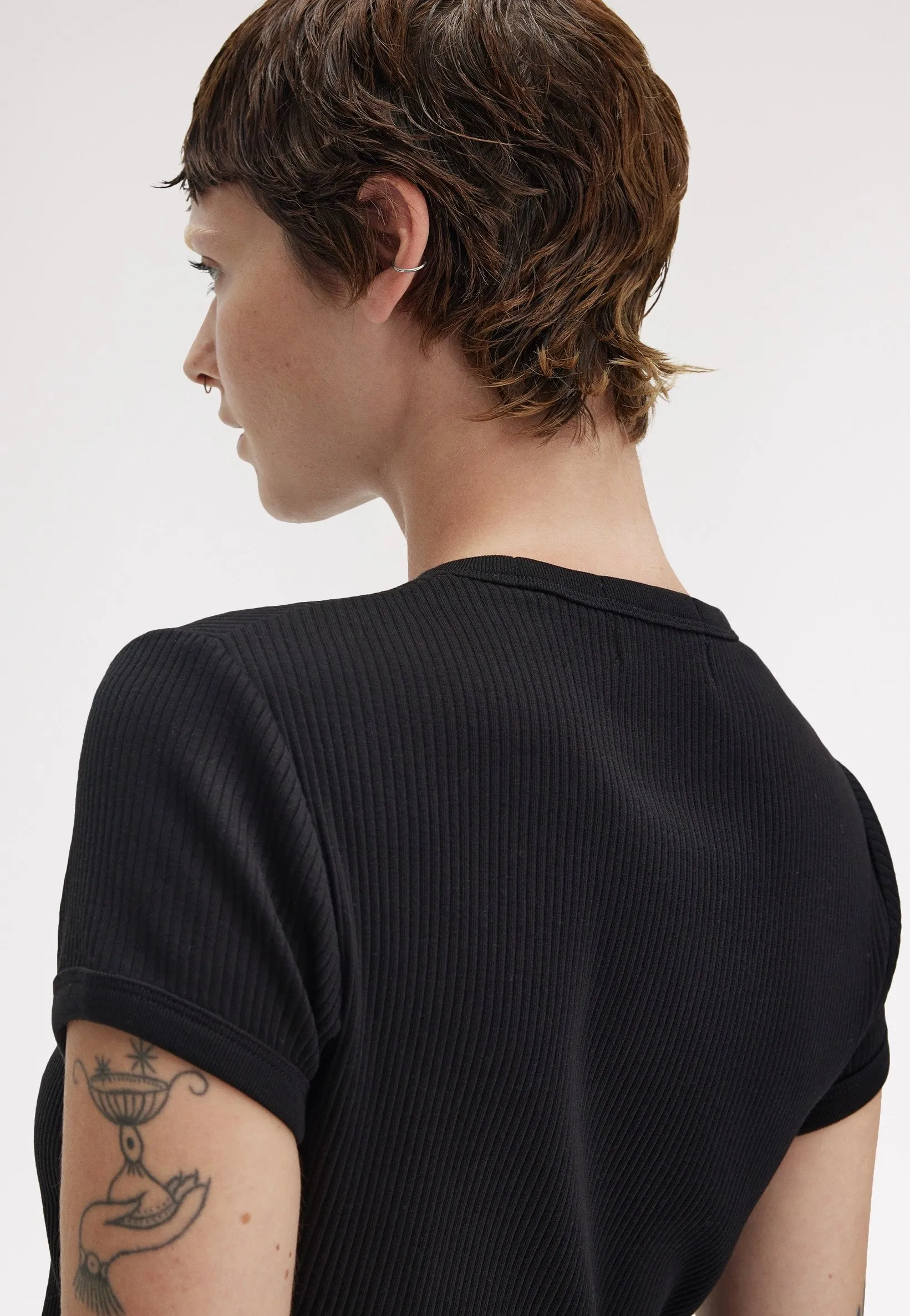 Fred Perry x Amy Winehouse - Ribbed Black - T-Shirt Street Vibe