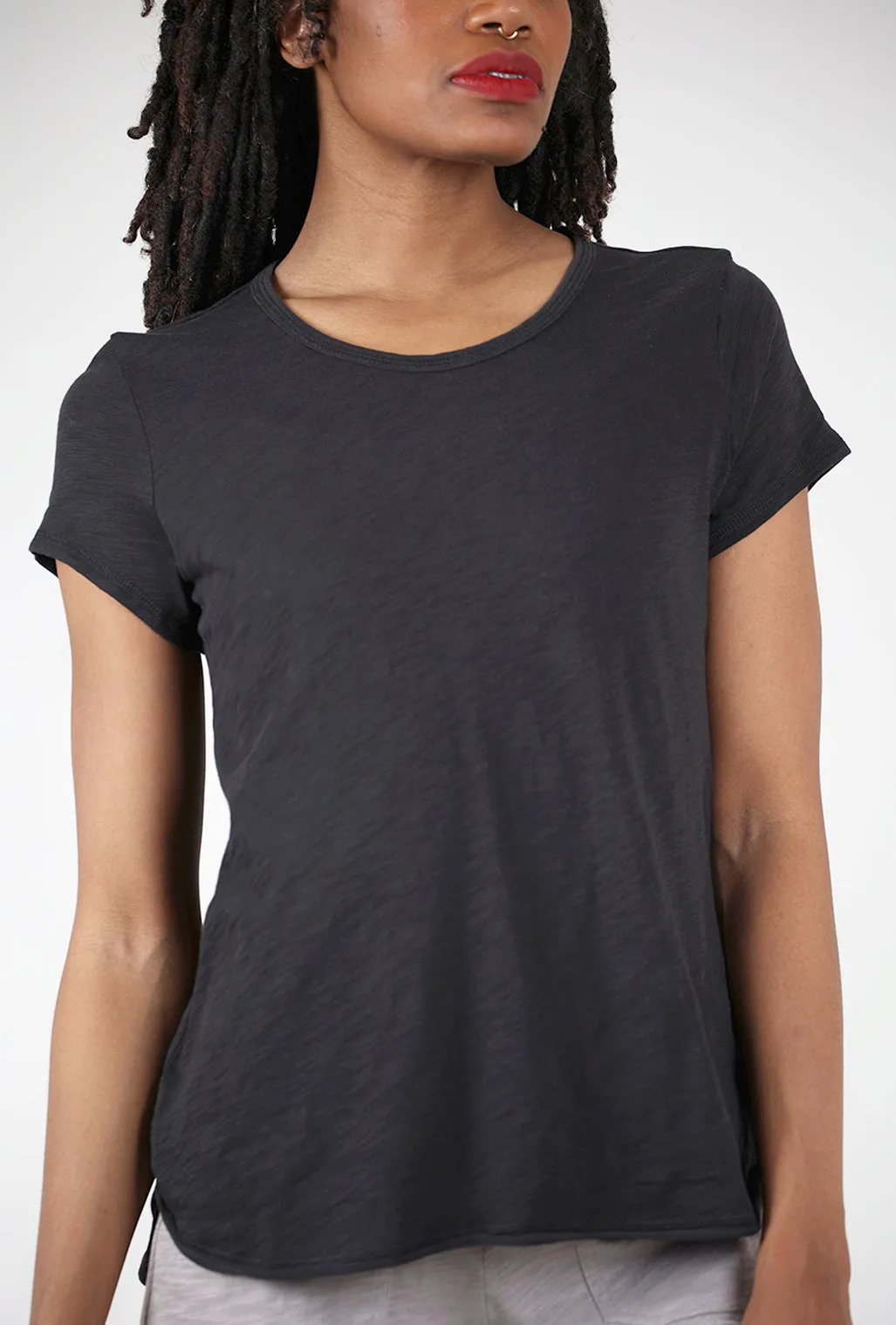 Half and versatile Cotton Slub Scoop Tee, Black
