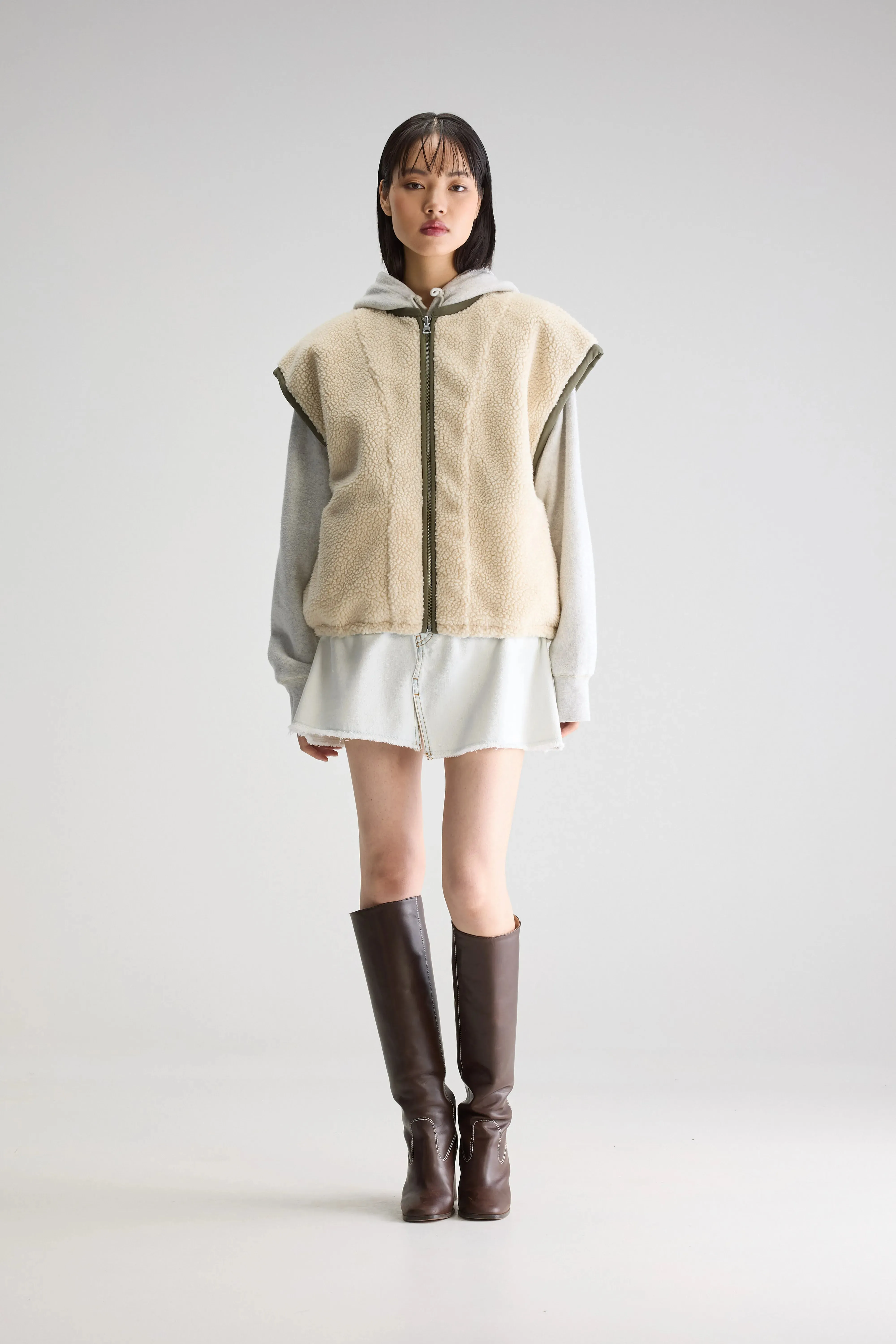 Jano sleeveless jacket (251 / W / ECRU) Performance Boost