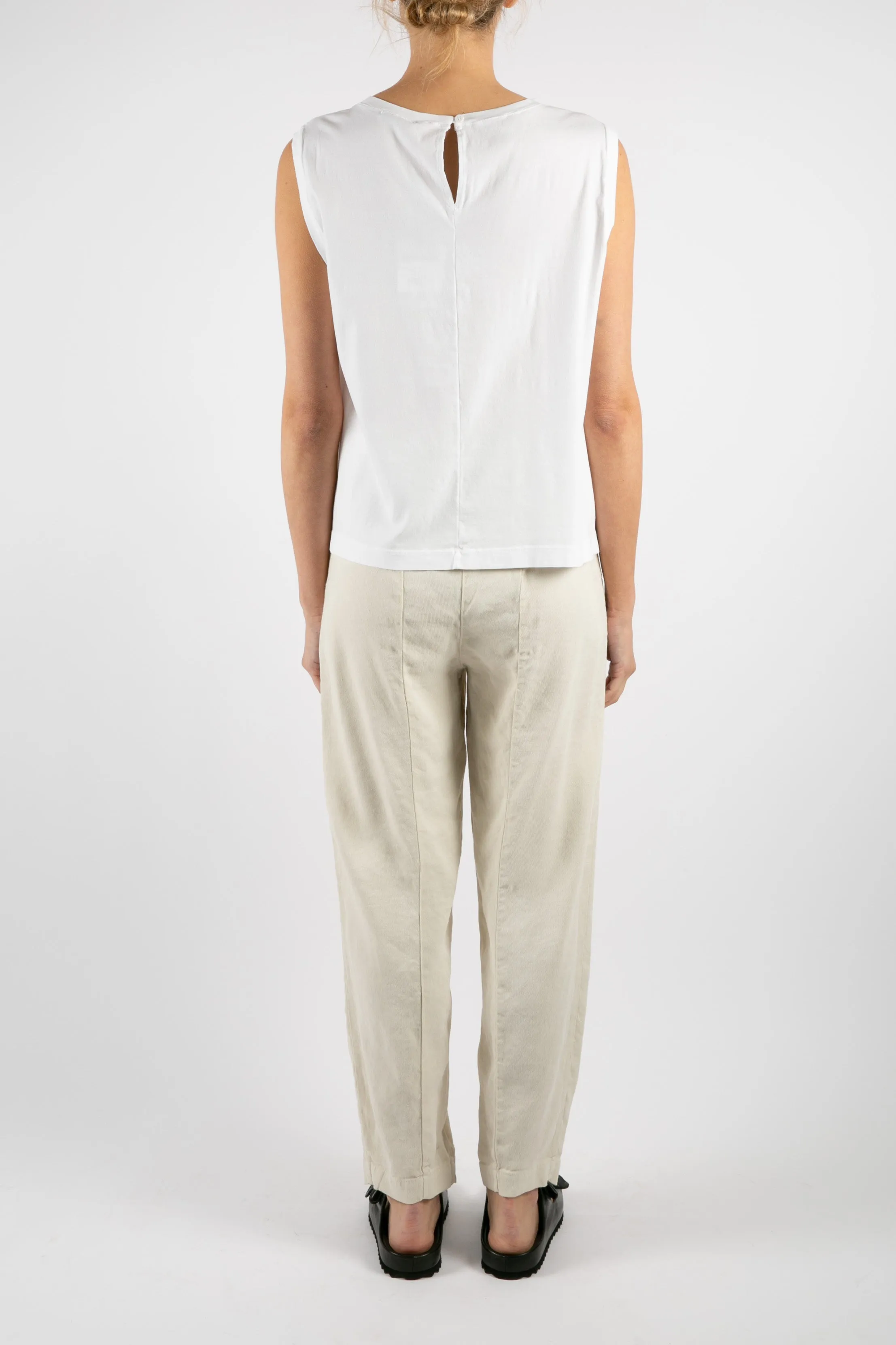 Jersey White Tank Stylish Warmth