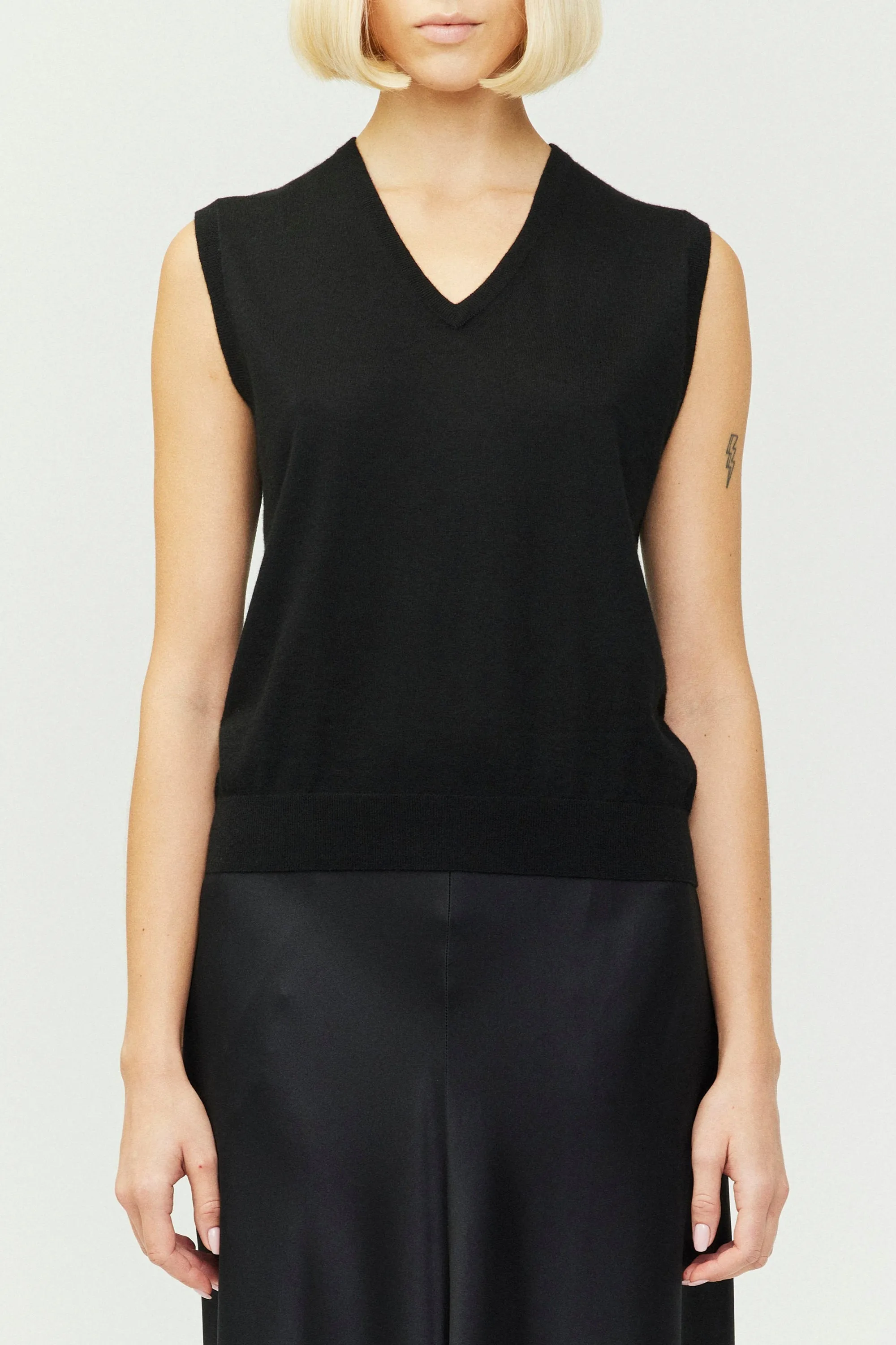 Layered Look Easy Silhouette Lauri Black Vest