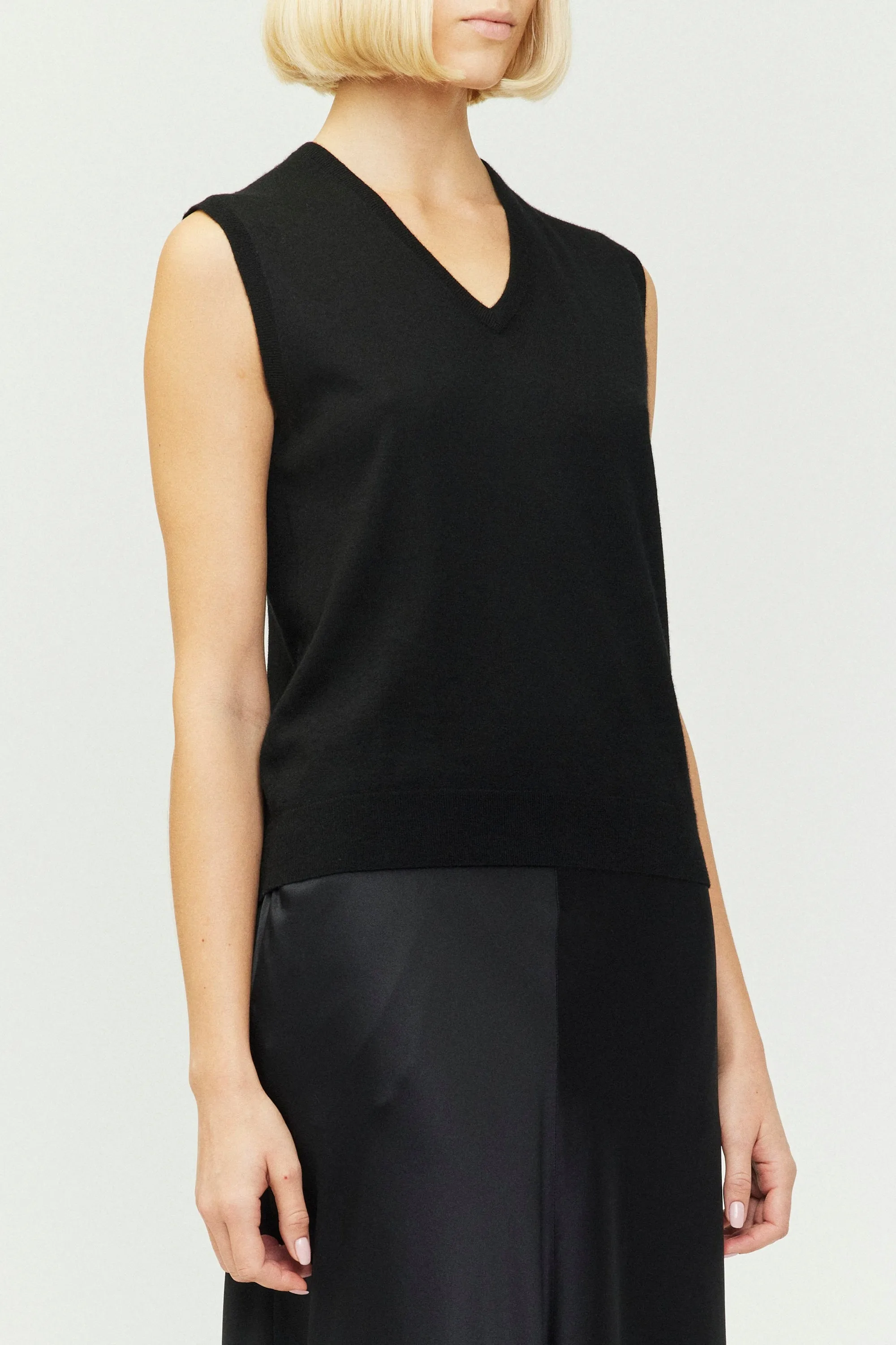Lauri Black Vest Soft Warmth