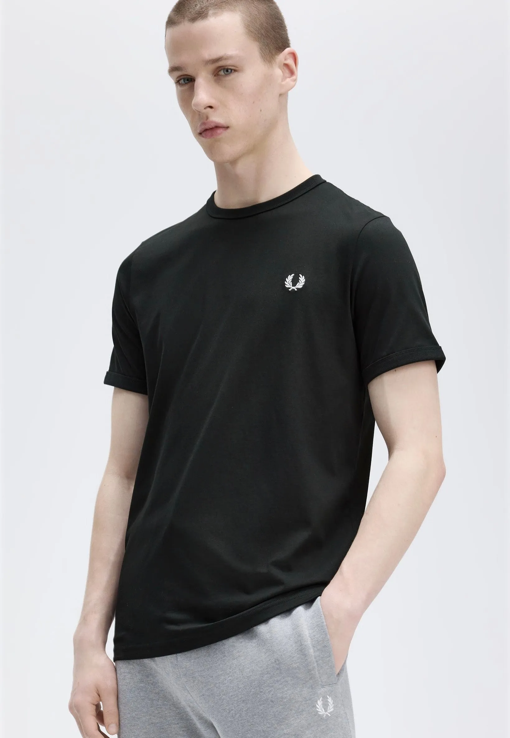 Minimal Essential Fred Perry - Ringer Black - T-Shirt