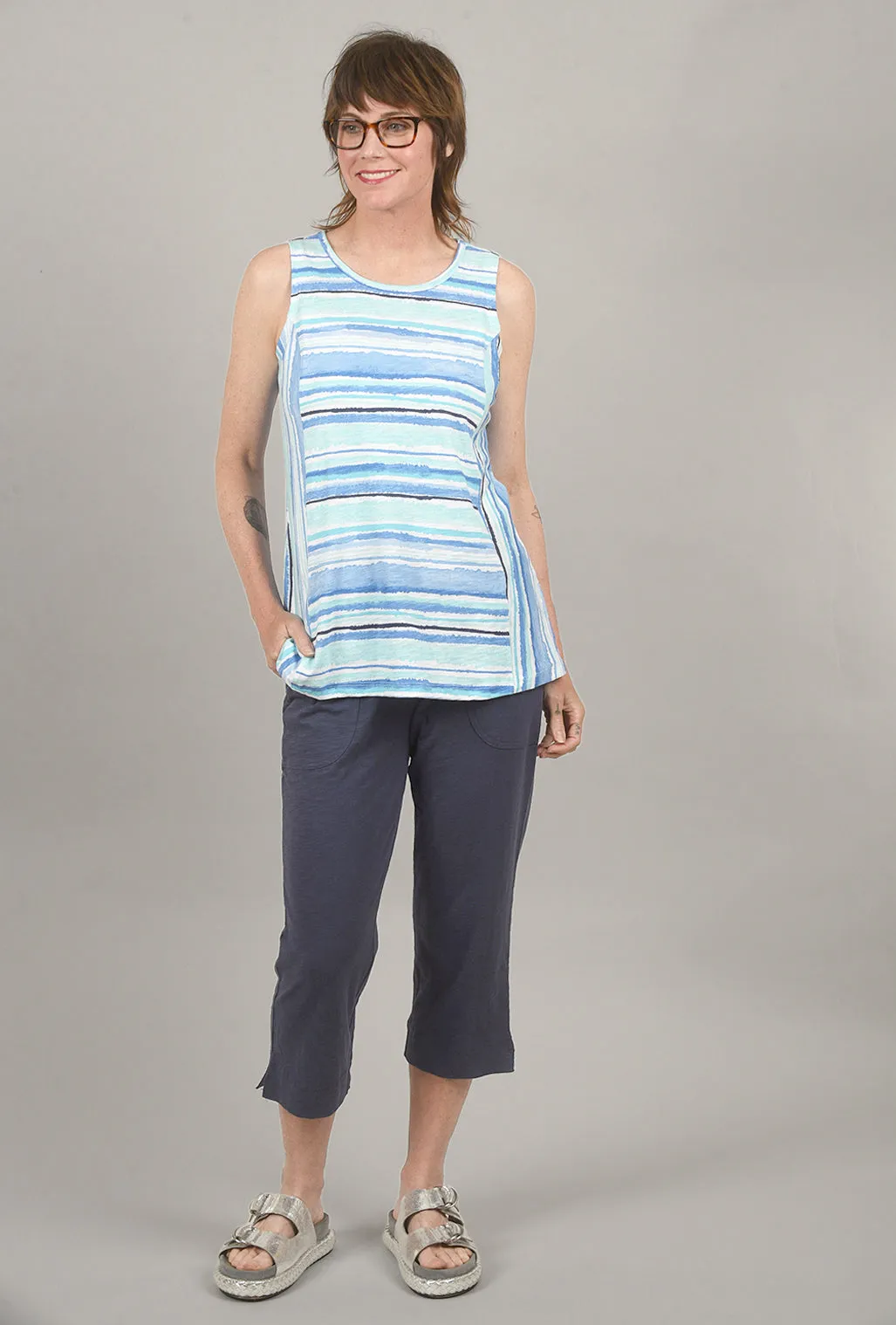 Modern Design Cotton Slub Pocket Capri, Navy