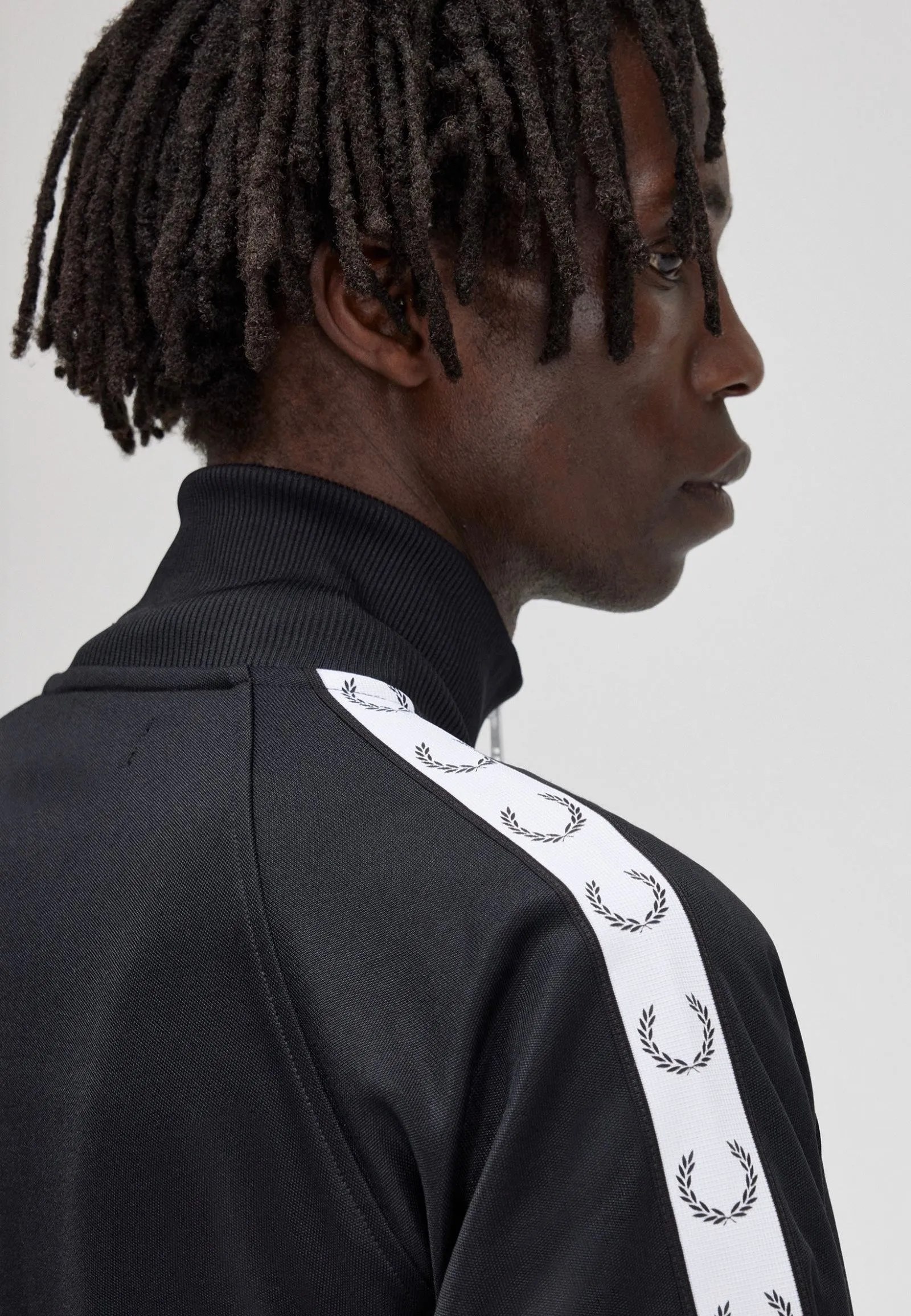 Neo tennis ready gear Fred Perry - Taped Black - Track Jacket