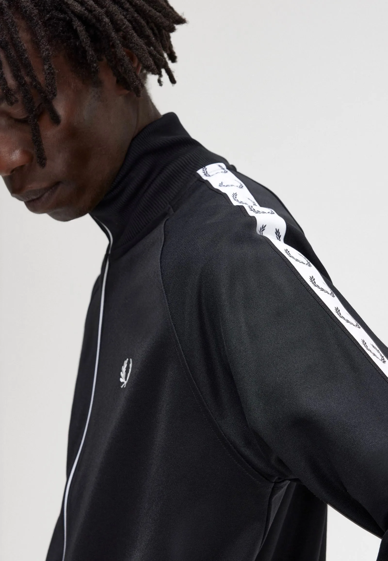 Neo tennis ready gear Fred Perry - Taped Black - Track Jacket