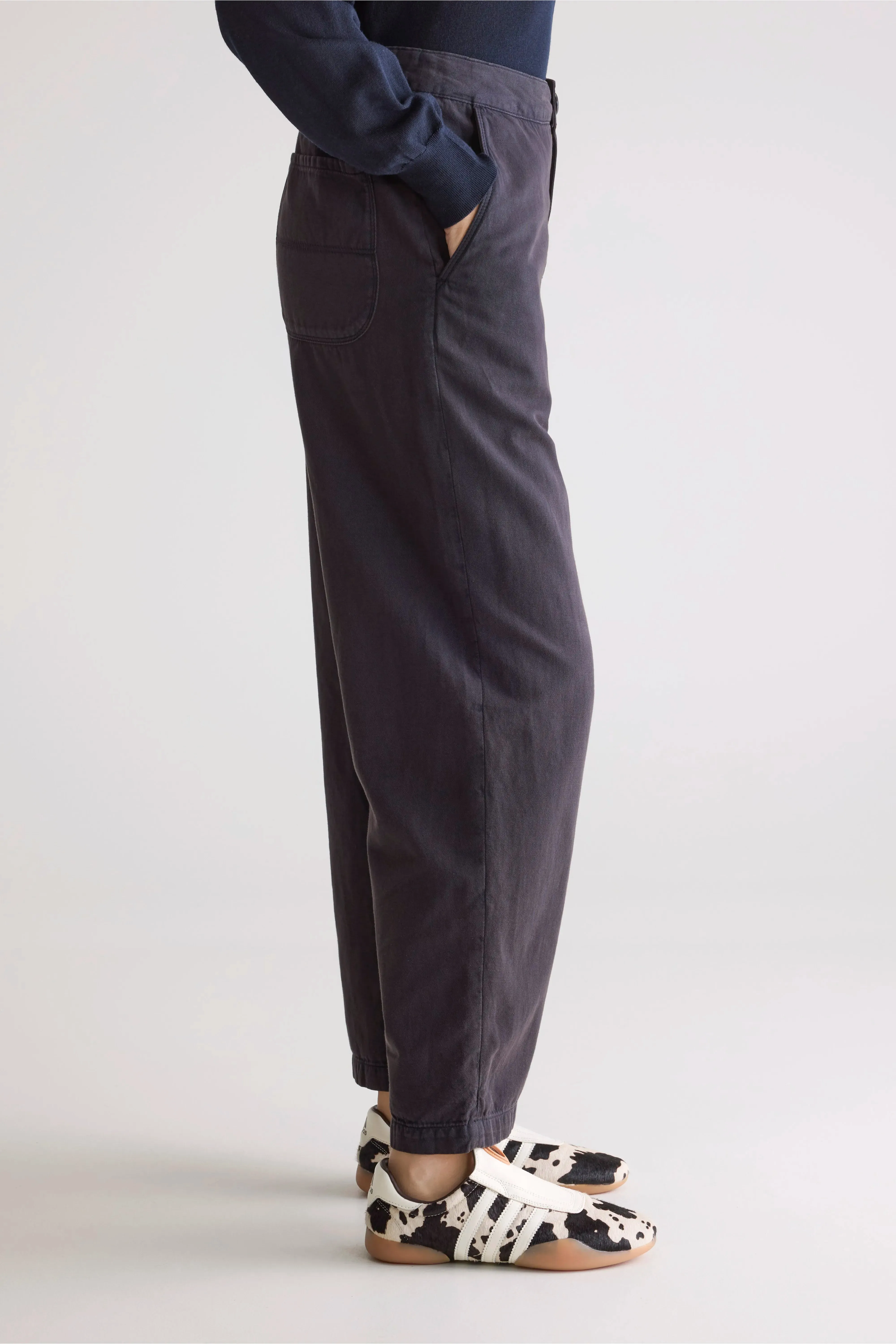 Pasop relaxed trousers (252 / W / OFF BLACK) Office Wear
