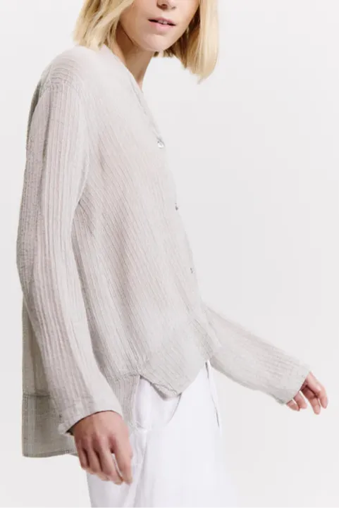 Pearl Grey V Shirt Spring Looks