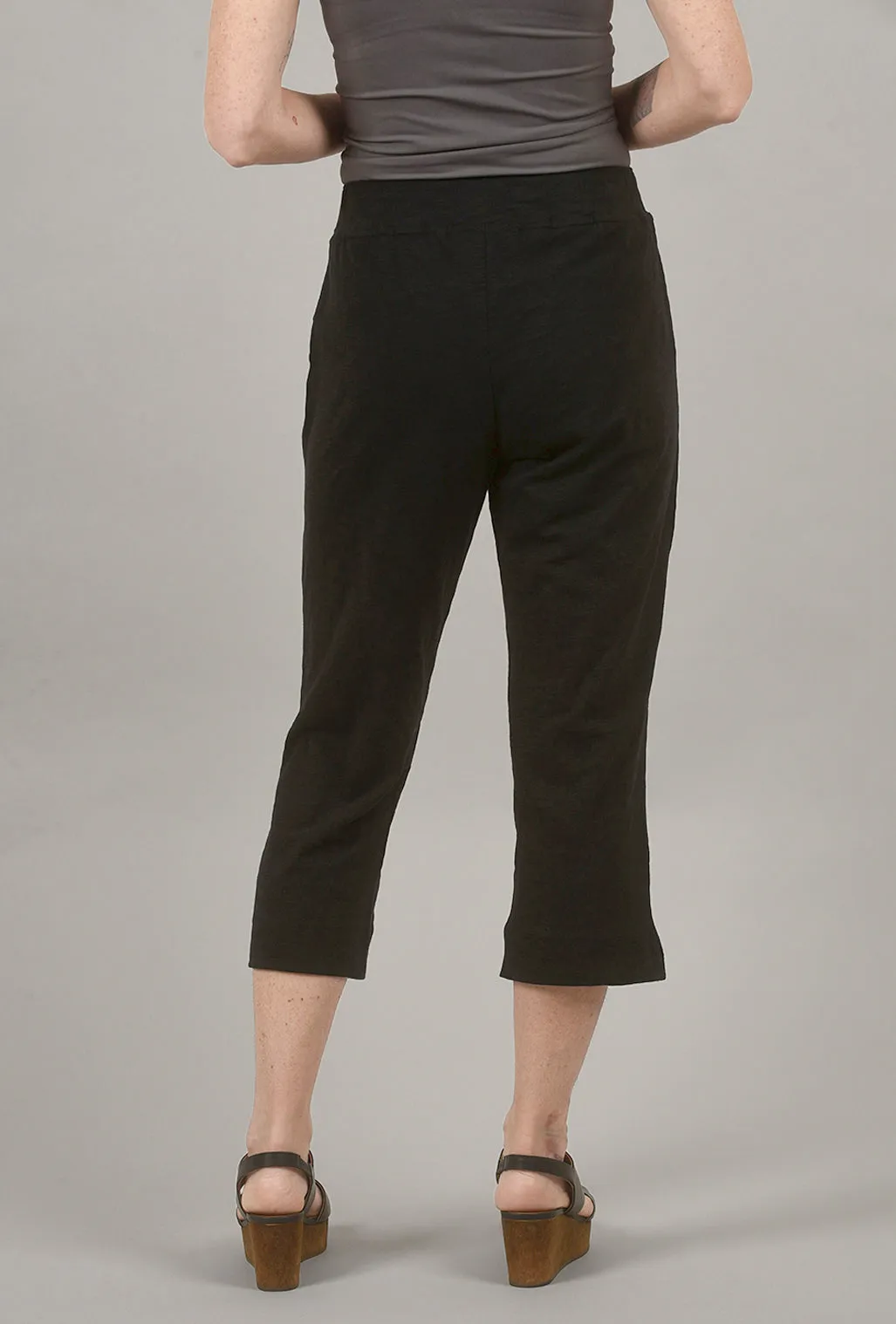 Perfect Movement Cotton Slub Pocket Capri, Black
