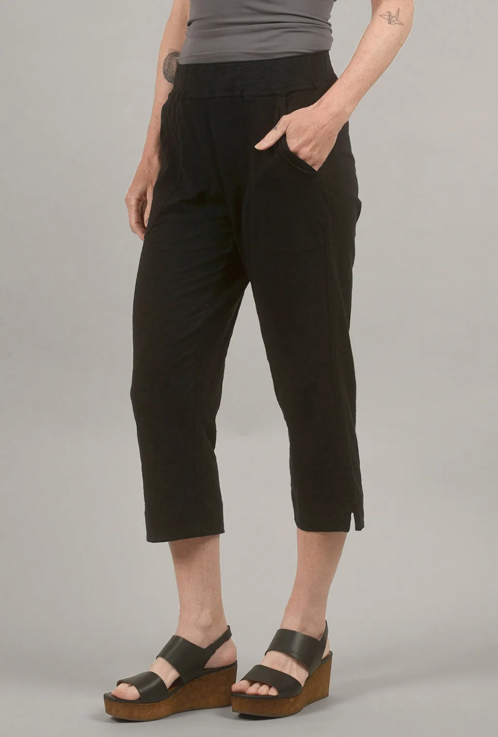 Perfect Movement Cotton Slub Pocket Capri, Black