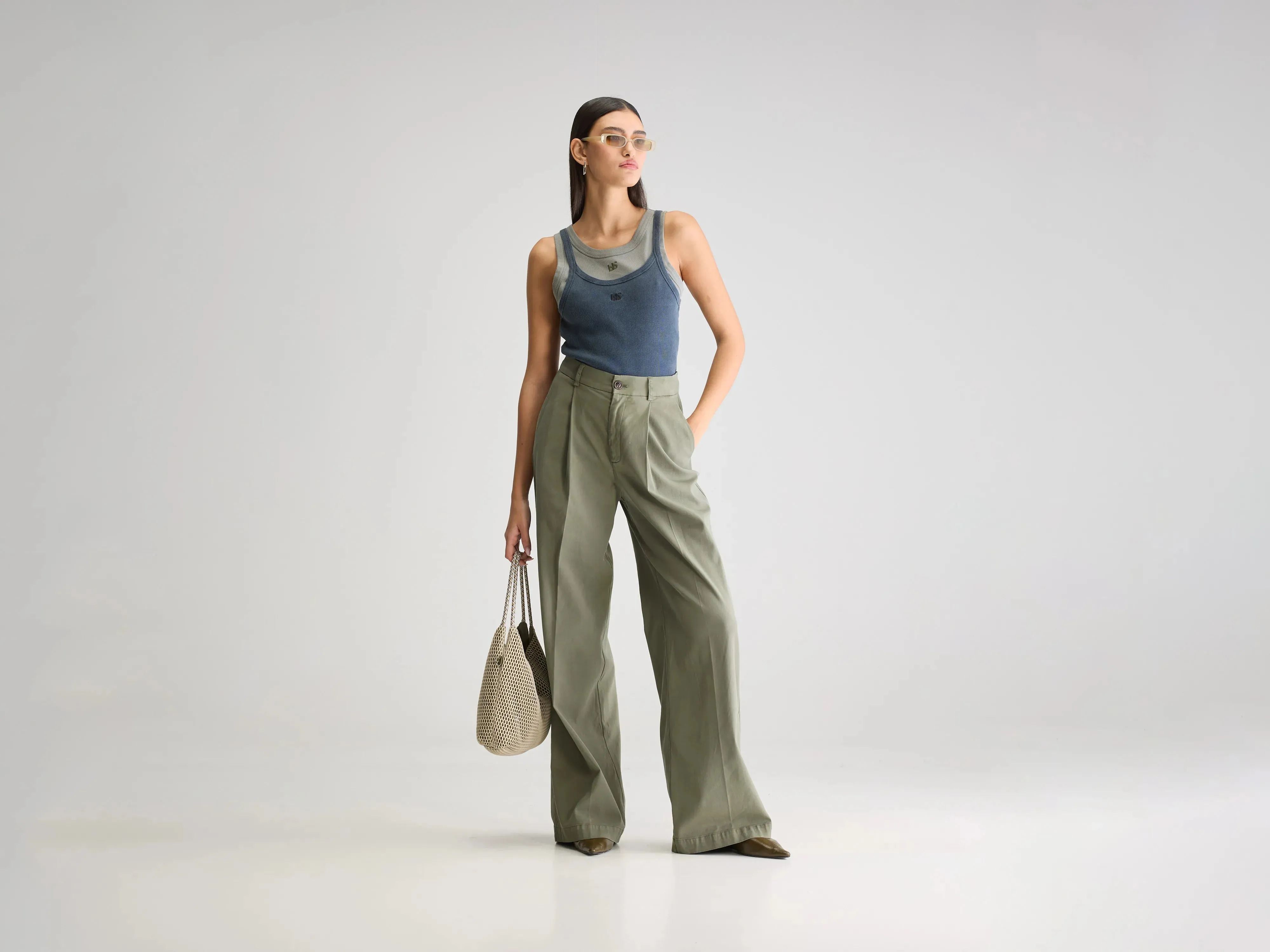 Flared bottom Urban Utility Viktor formal trousers (251 / W / DUSTY OLIVE)