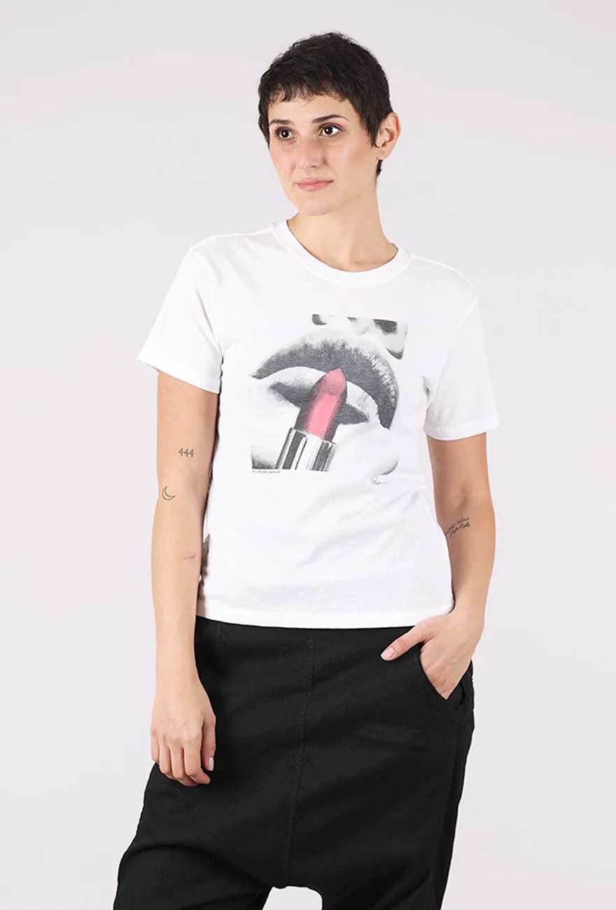 Chic Outfit Mushie Tee, White/Lips Are Sealed