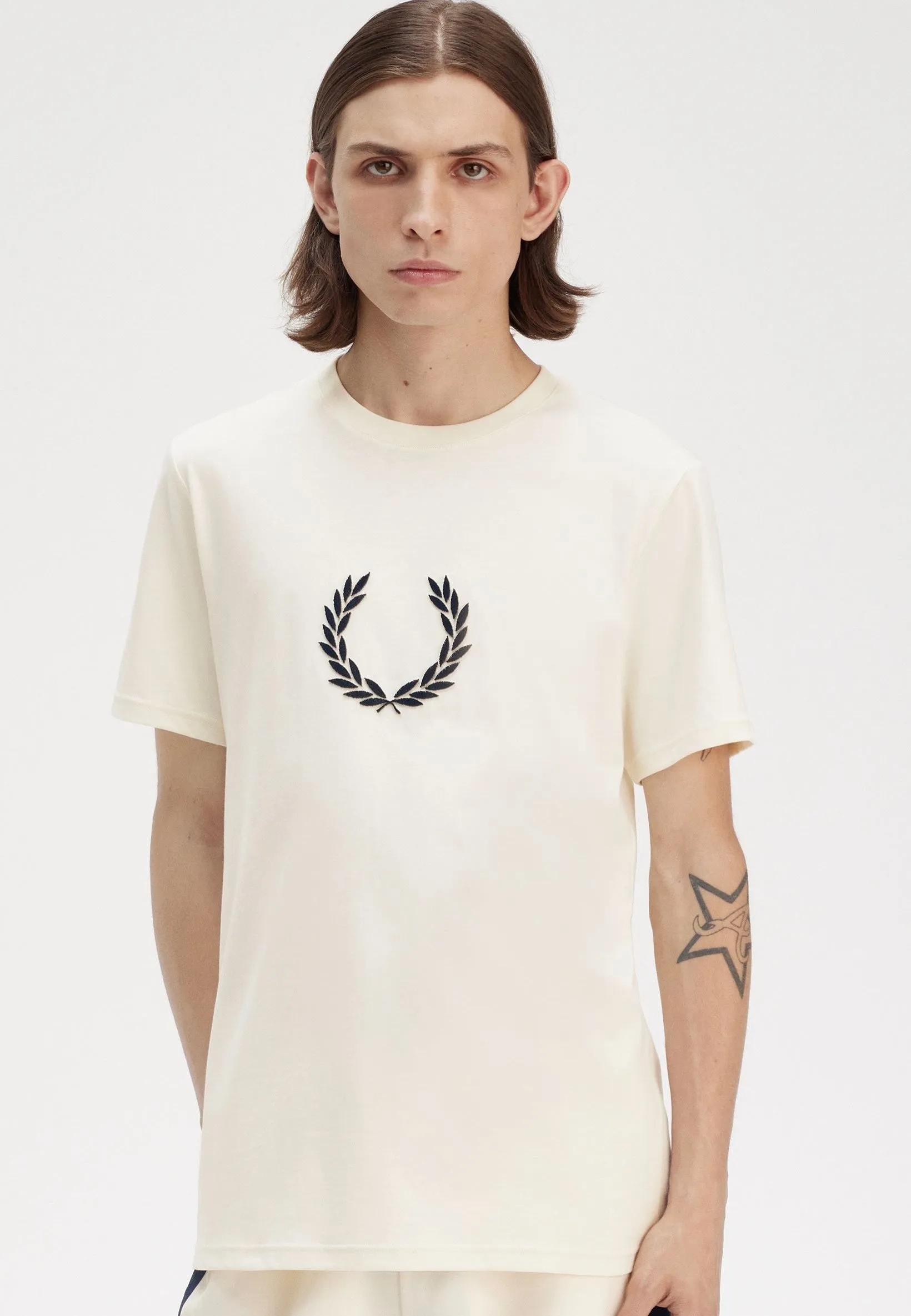 Fred Perry - Textured Laurel Wreath Ecru - T-Shirt Relaxed and Comfy