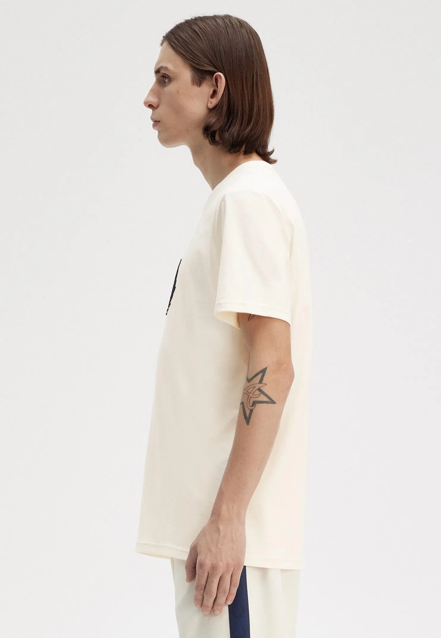 Pure - design - clean Fred Perry - Textured Laurel Wreath Ecru - T-Shirt