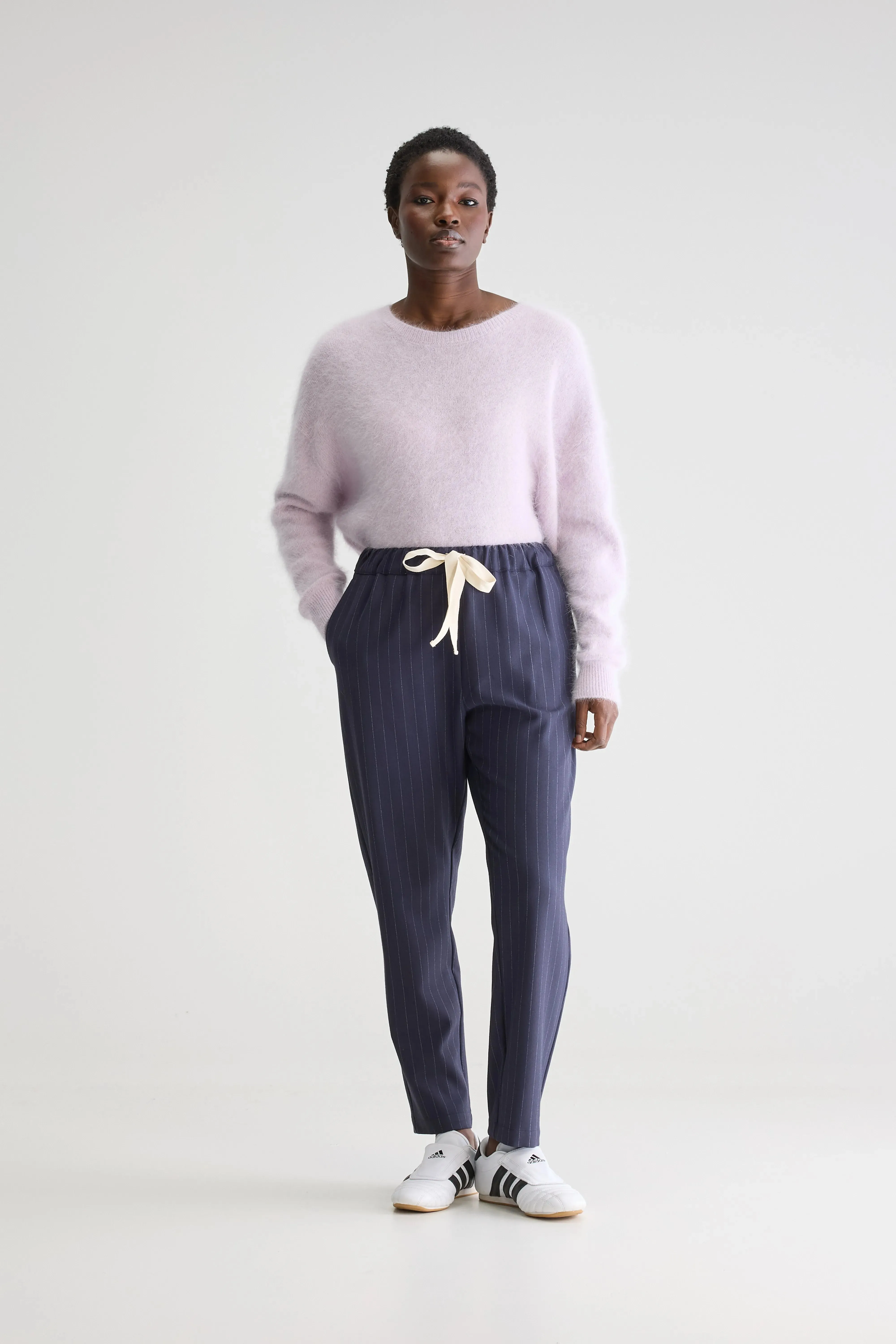 Relaxed wear Sacha tapered trousers (251 / W / STRIPE A)