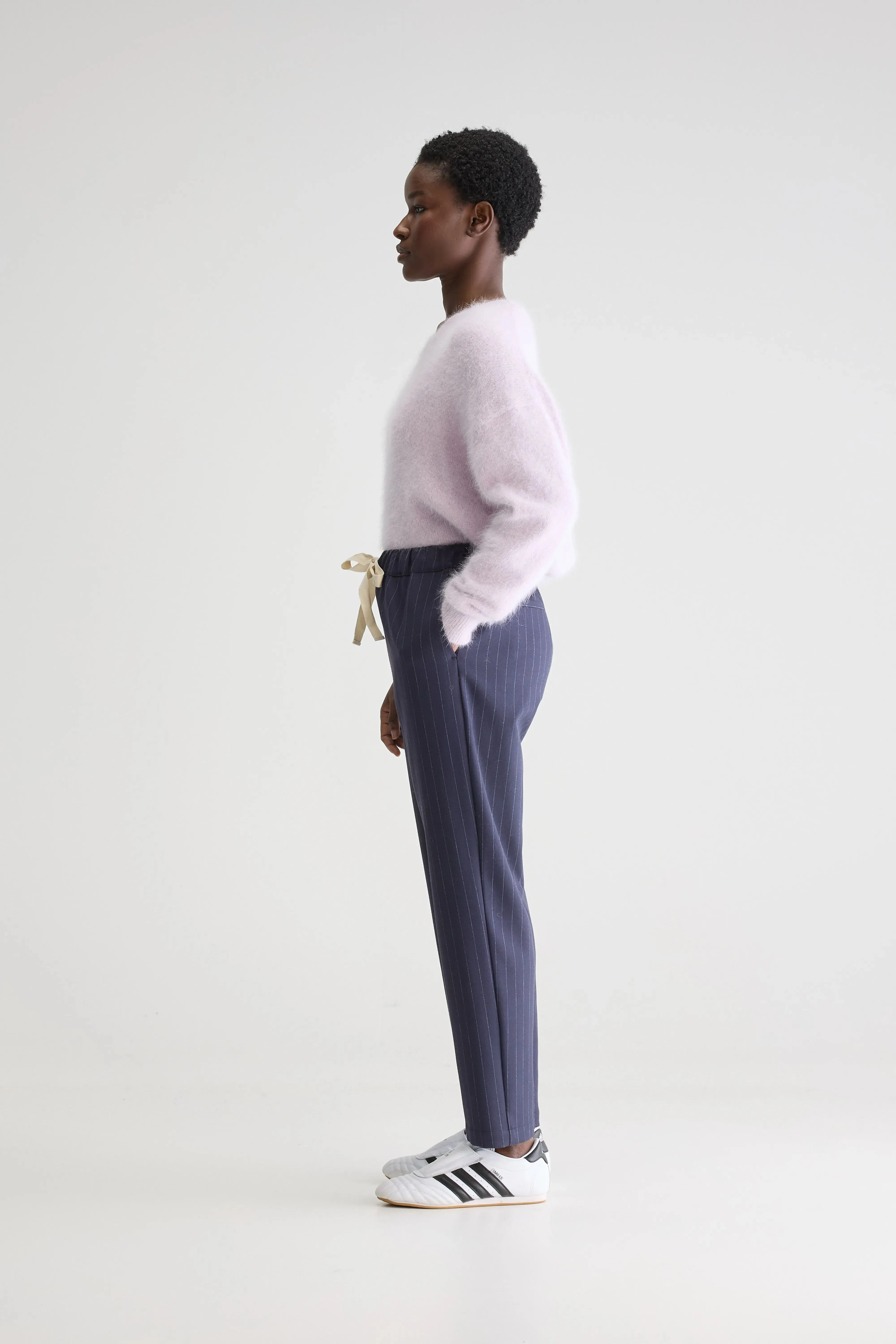 Relaxed wear Sacha tapered trousers (251 / W / STRIPE A)