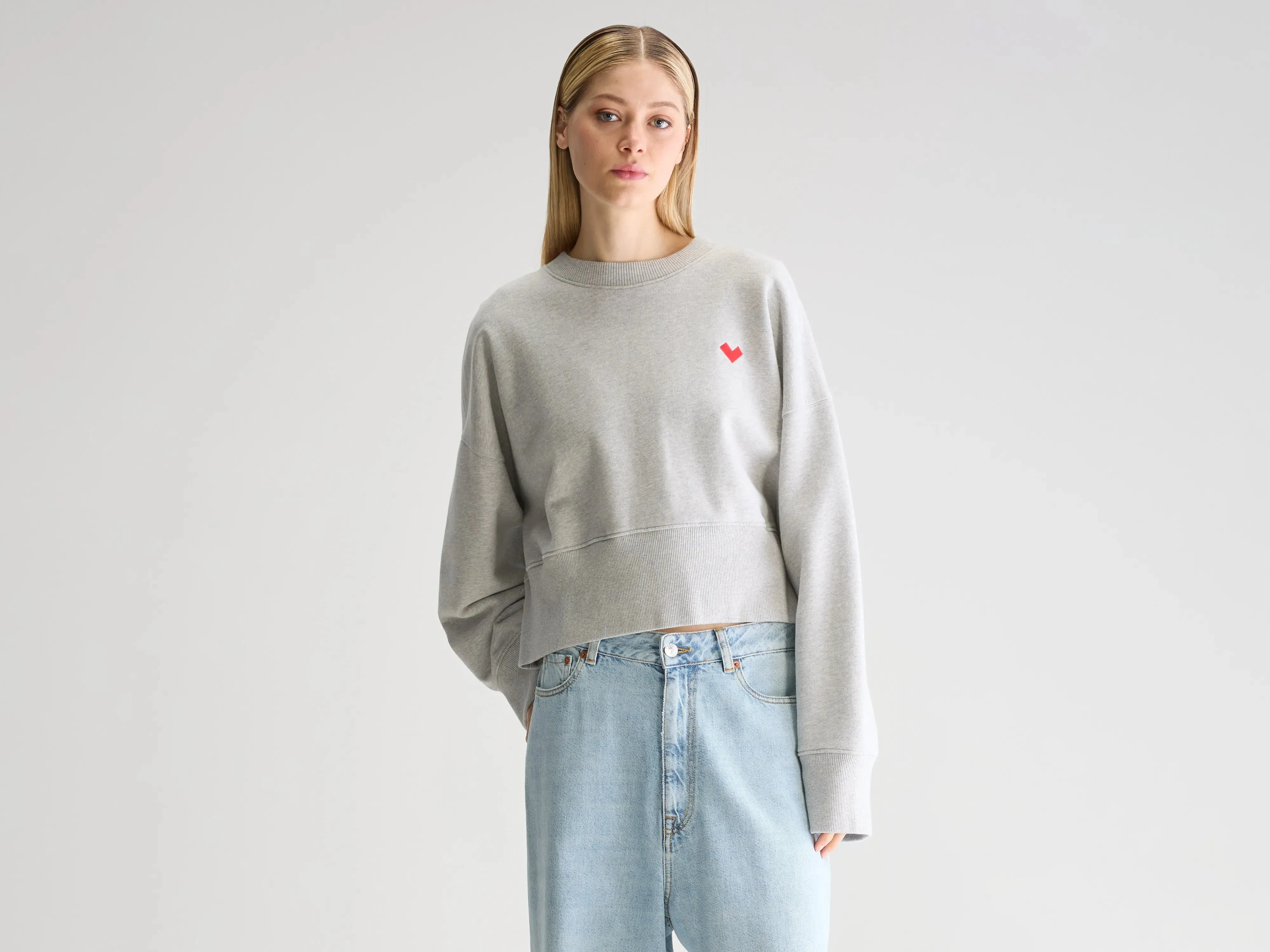 Slenni crewneck sweatshirt (251 / W / H. GREY) tag accents product home friendly comfort