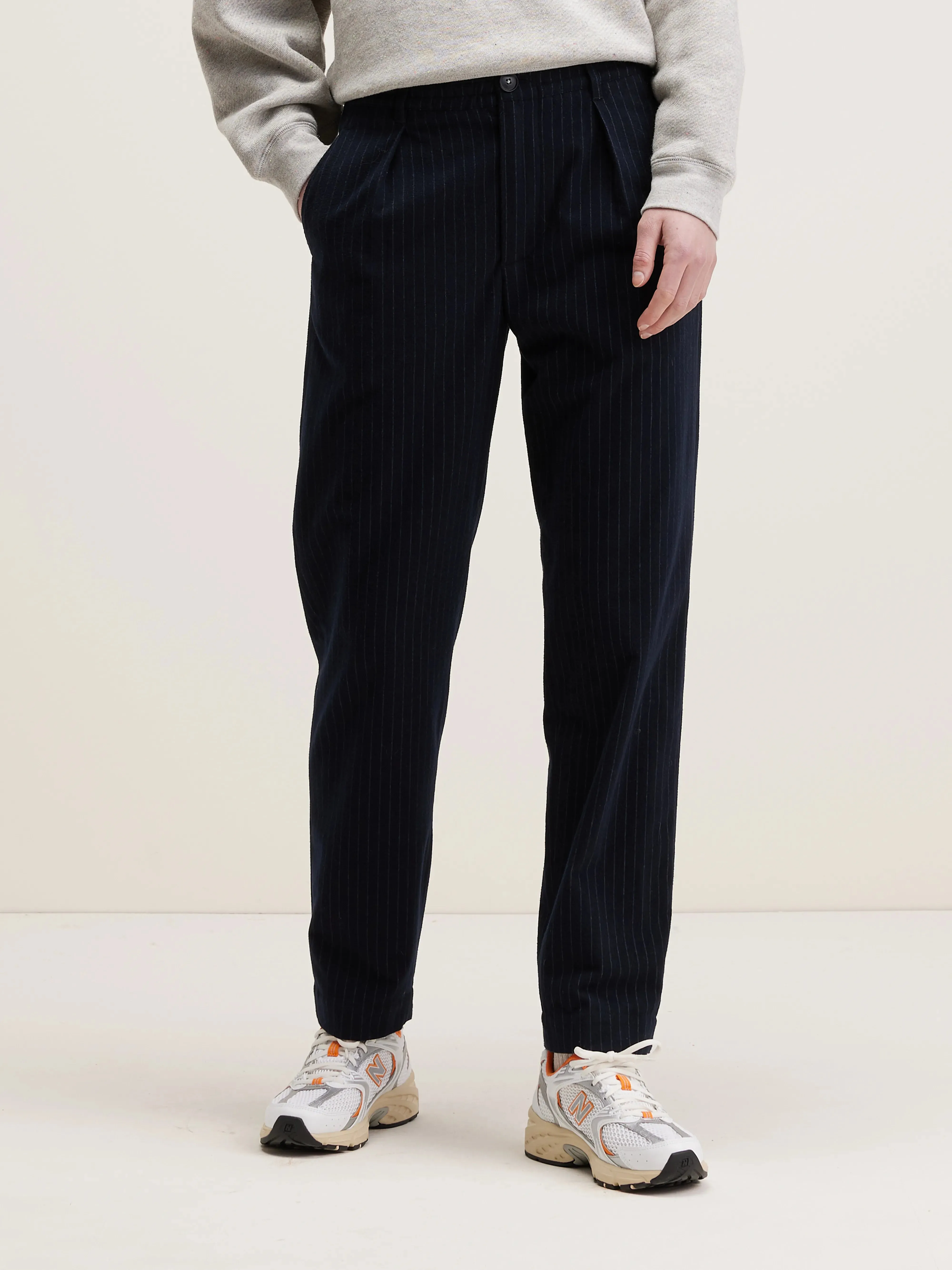 Smooth Touch Villa pleated trousers (242 / W / STRIPE A)