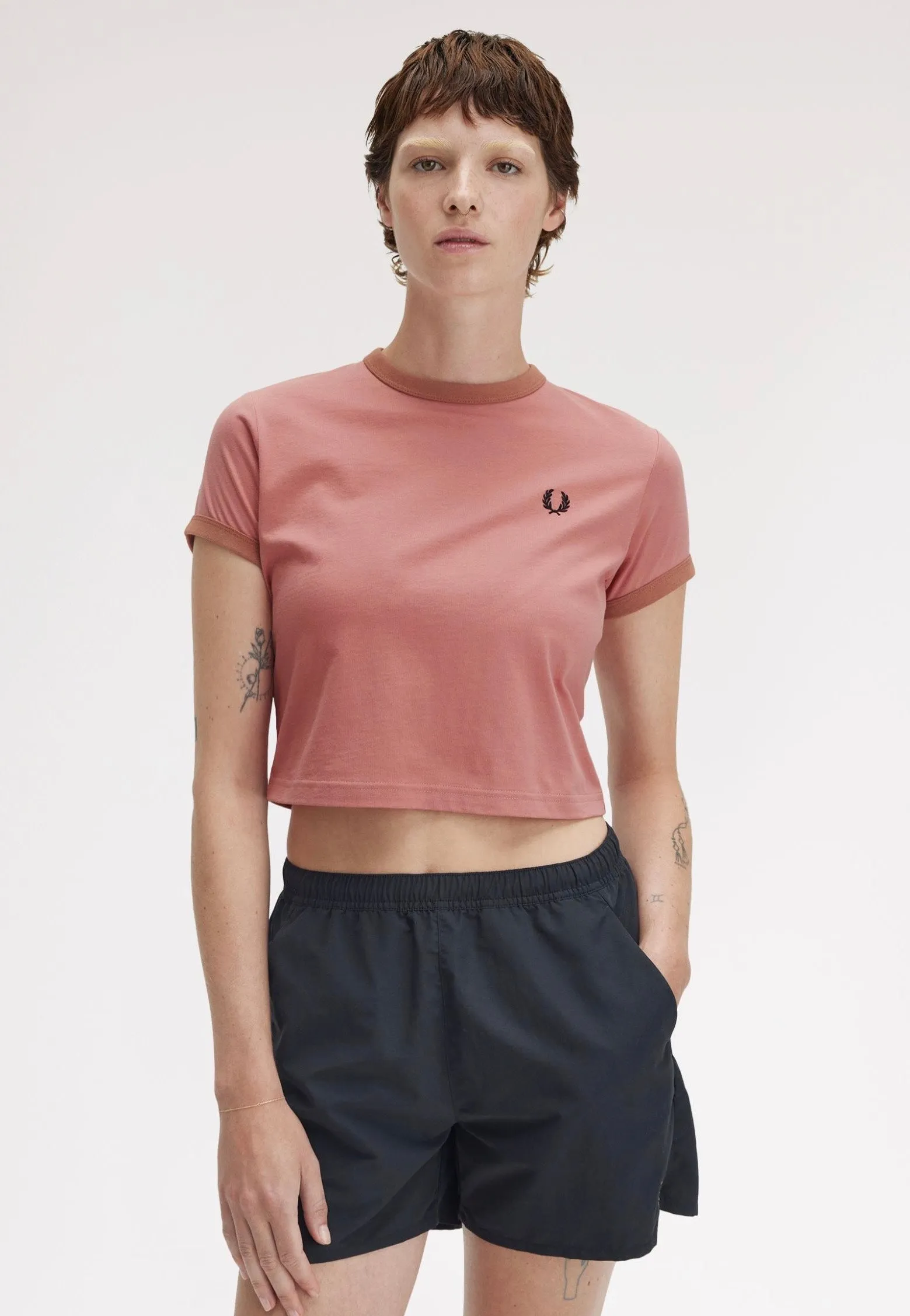 Classic Chic brandable Fred Perry - Cropped Ringer Putty Pink - T-Shirt