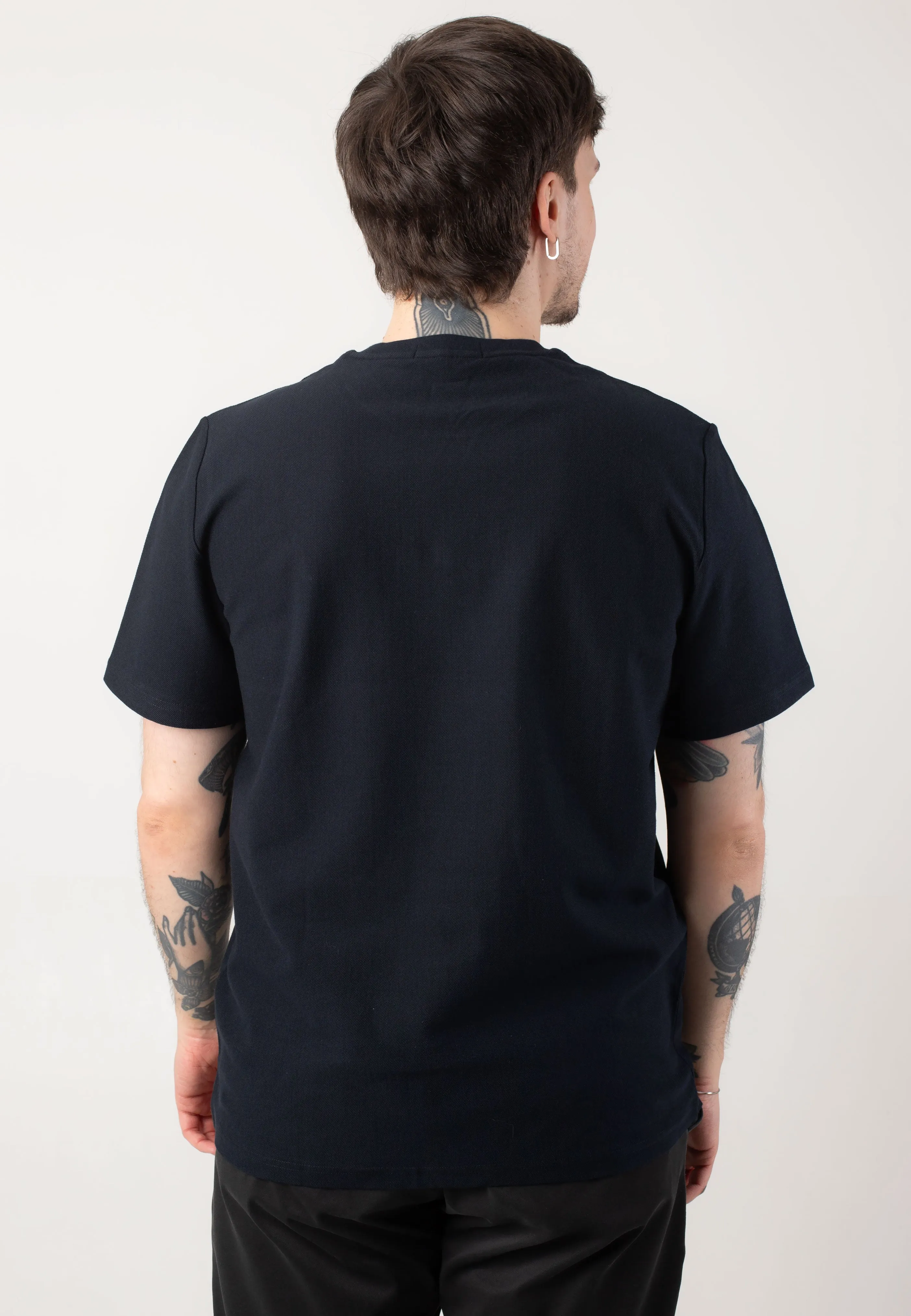 Sporty Vibes Fred Perry - Pinstripe Navy - T-Shirt