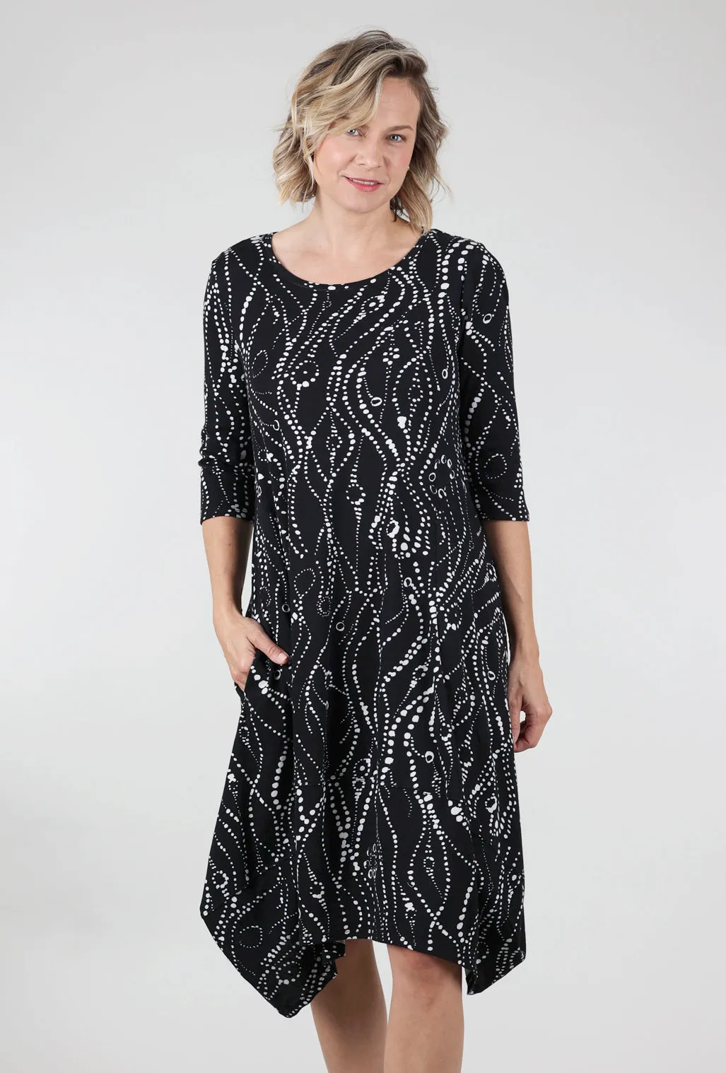 Cozy Rib Wavy Dots Artist Dress, Black Timeless Fashion Relax Piece
