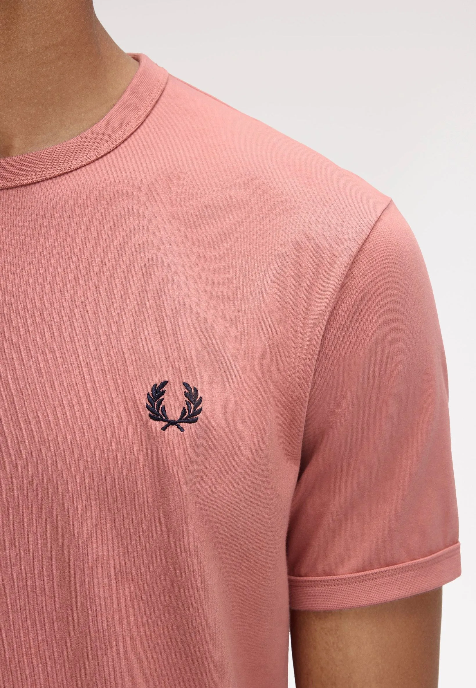 Street Essential Fit Fred Perry - Ringer Putty Pink - T-Shirt