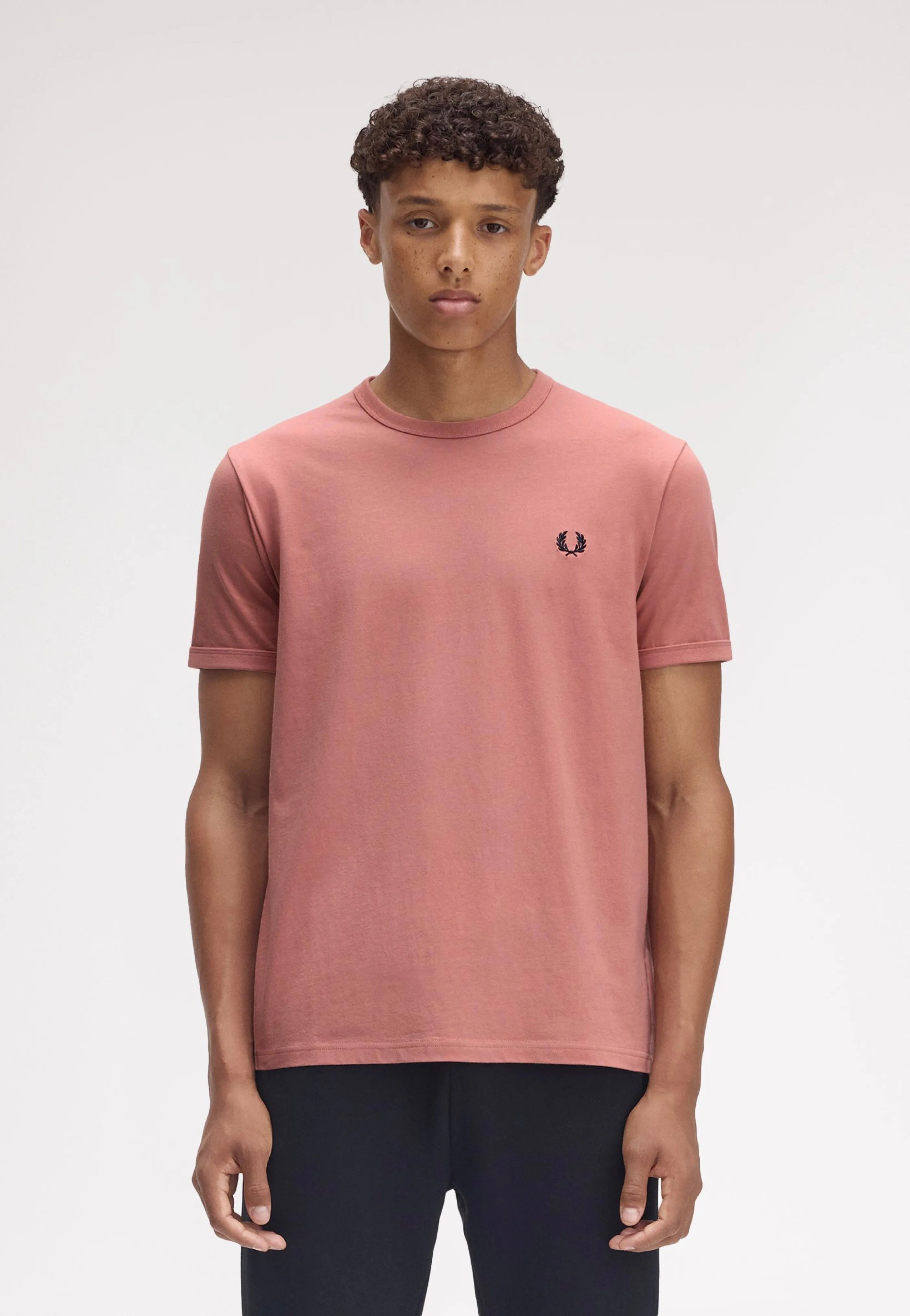 Street Essential Fit Fred Perry - Ringer Putty Pink - T-Shirt