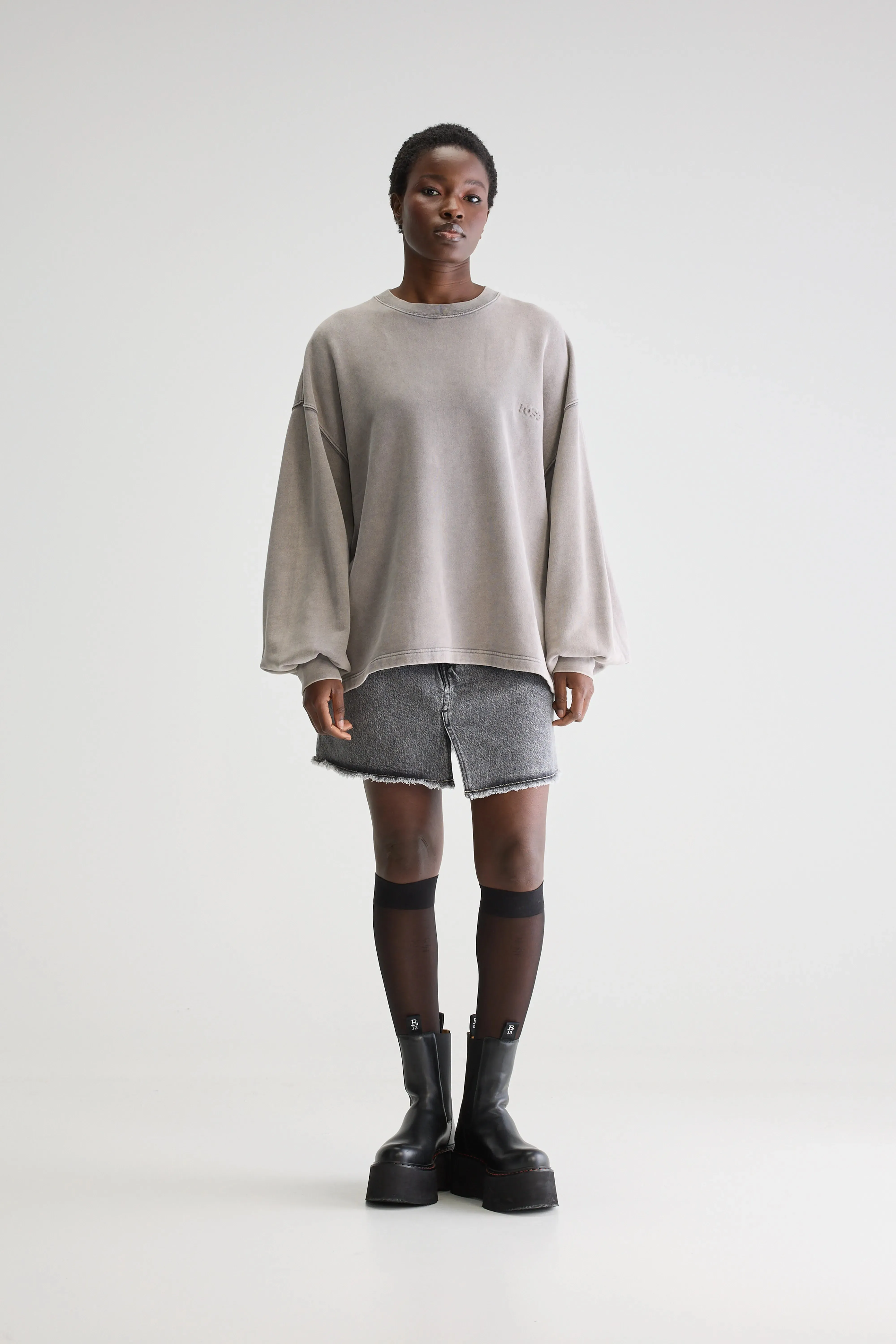 Stretch fit Fave crewneck sweatshirt (251 / W / DEEP GREY)