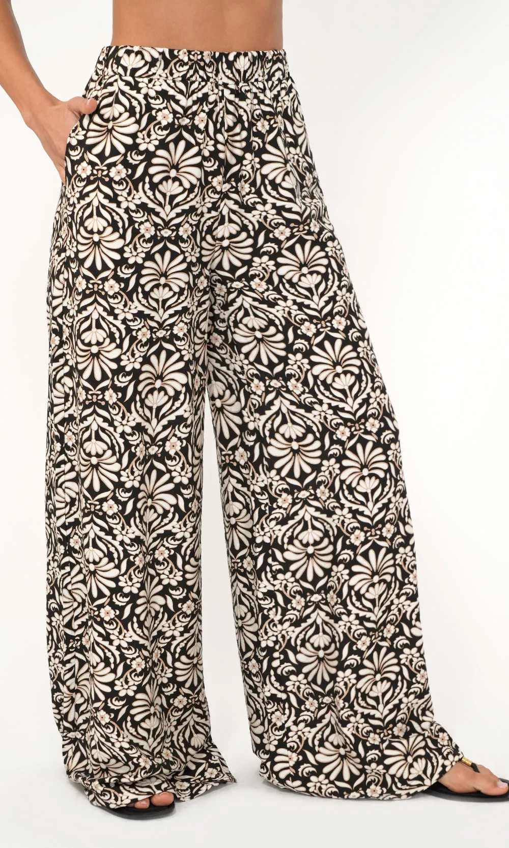 Tailored Fit Wylde Wide Leg Pant