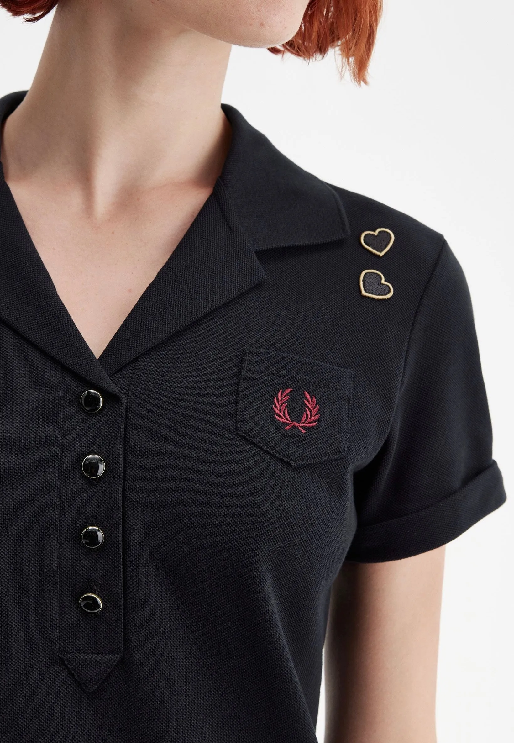 Versatile Chic Fit Fred Perry x Amy Winehouse - Pocket Detail Black - Polo