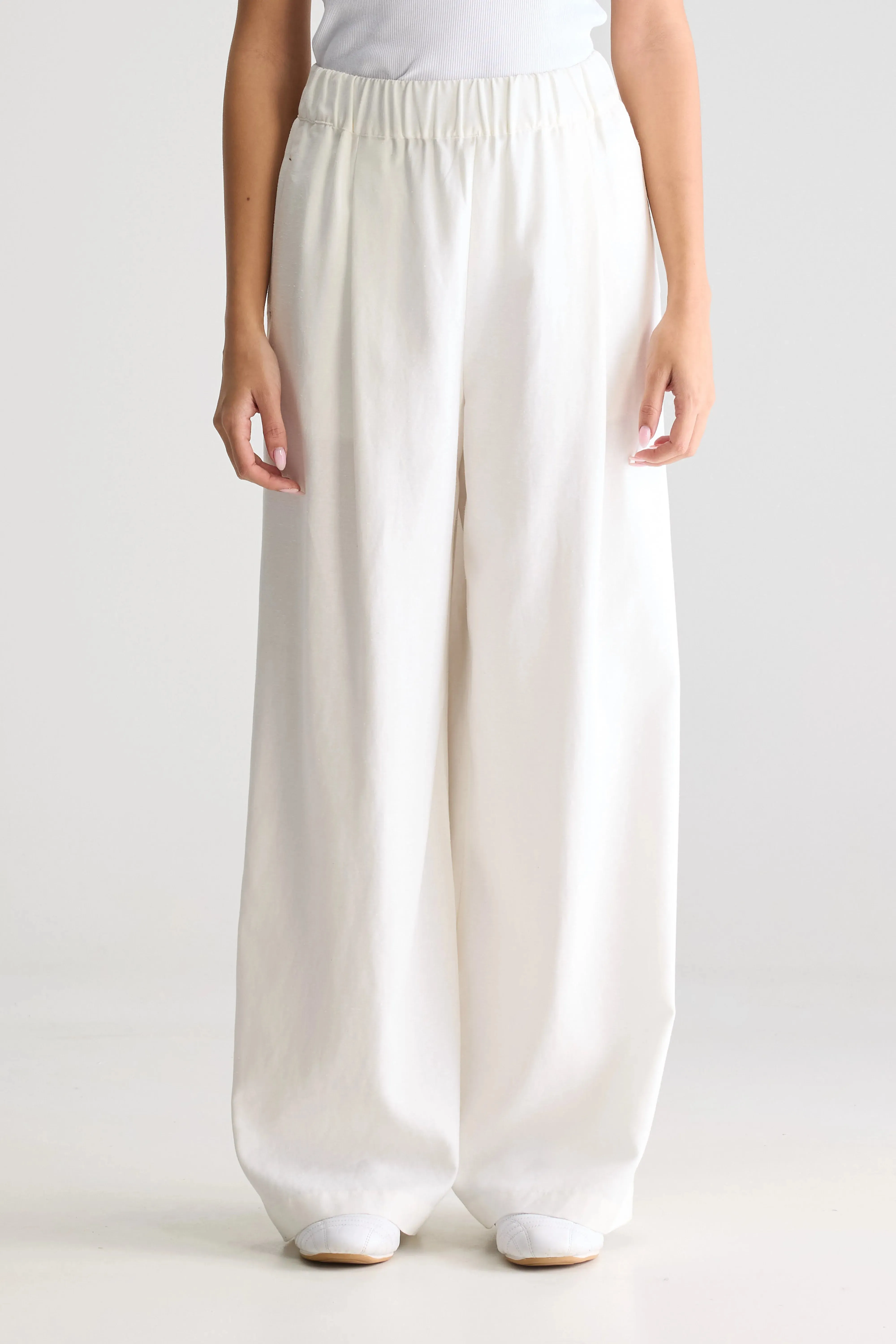 Vezza wide trousers (251 / W / WHITE) Timeless Appeal