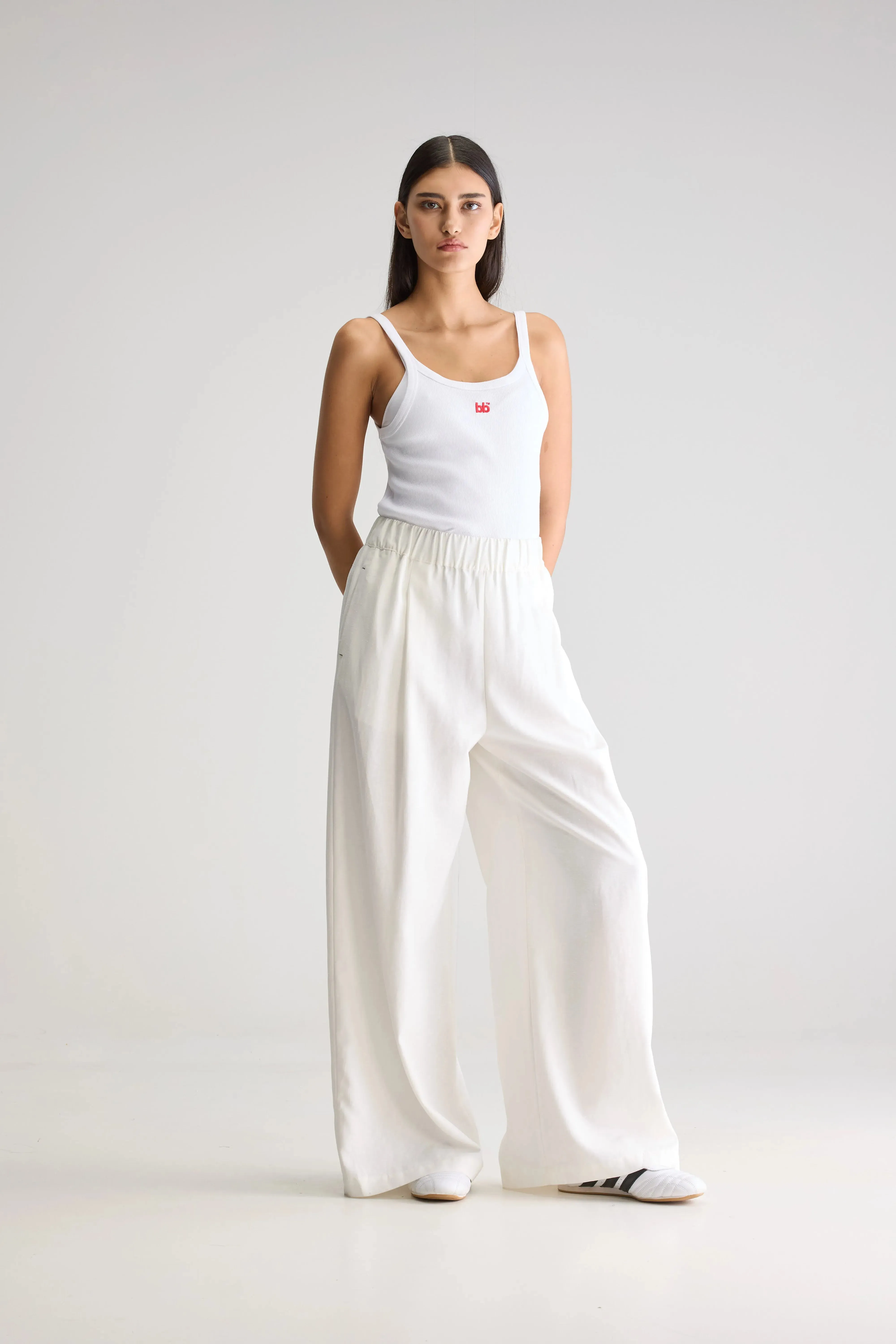 Vezza wide trousers (251 / W / WHITE) Timeless Appeal
