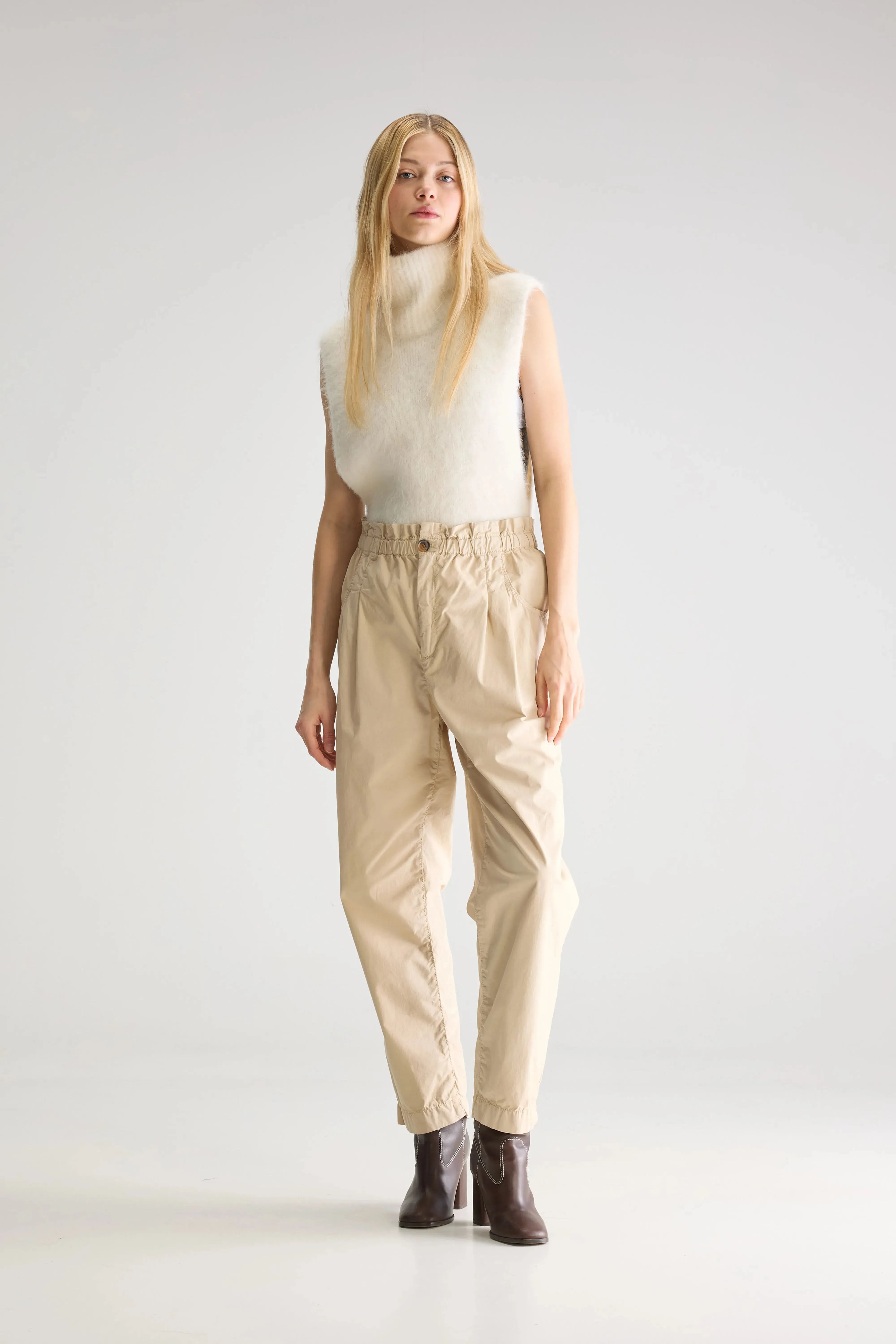 Winona relaxed trousers (251 / W / CEMENT) Clean Lines